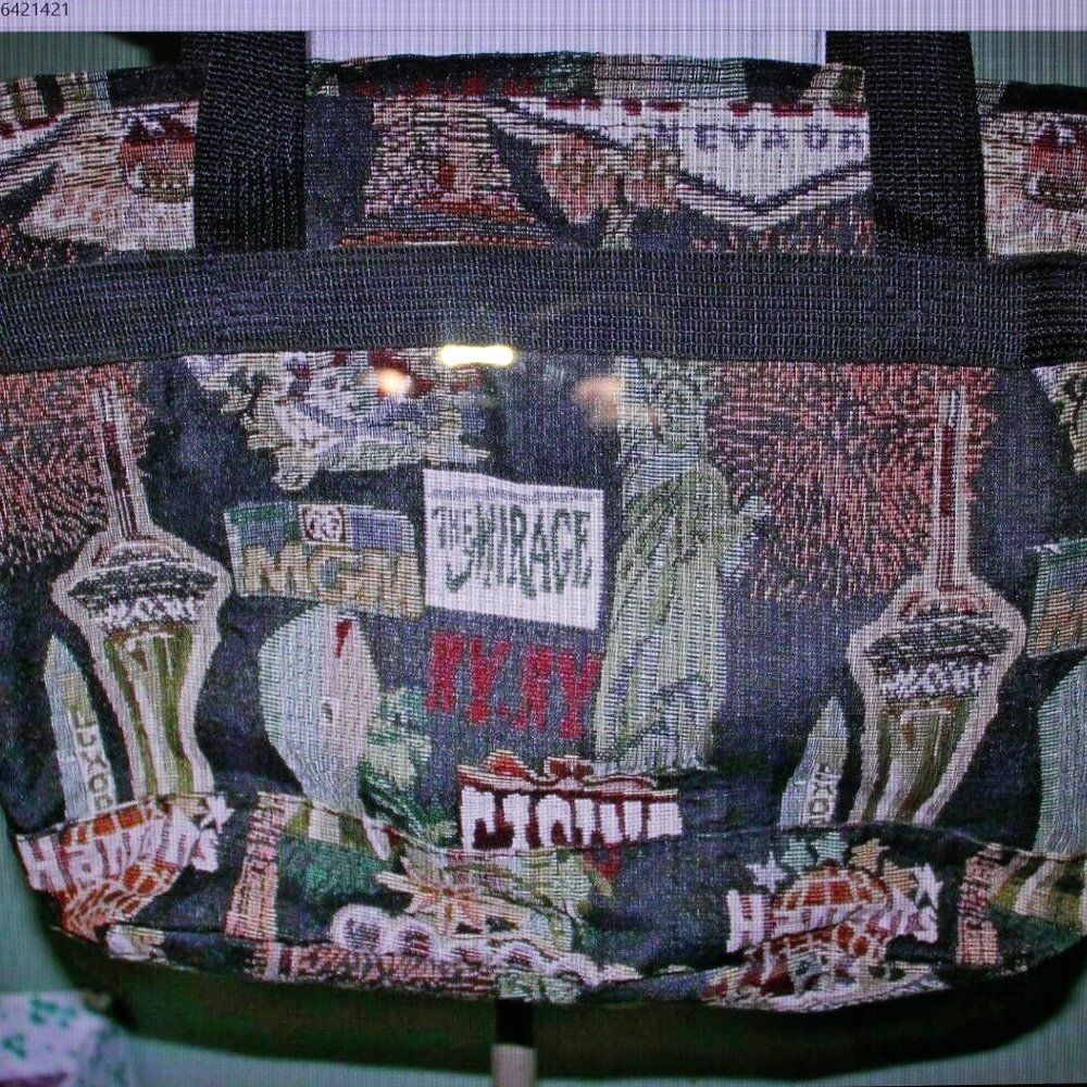 Los Vegas Nevada TOTE  W/PIC OF VEGAS ON CANVAS